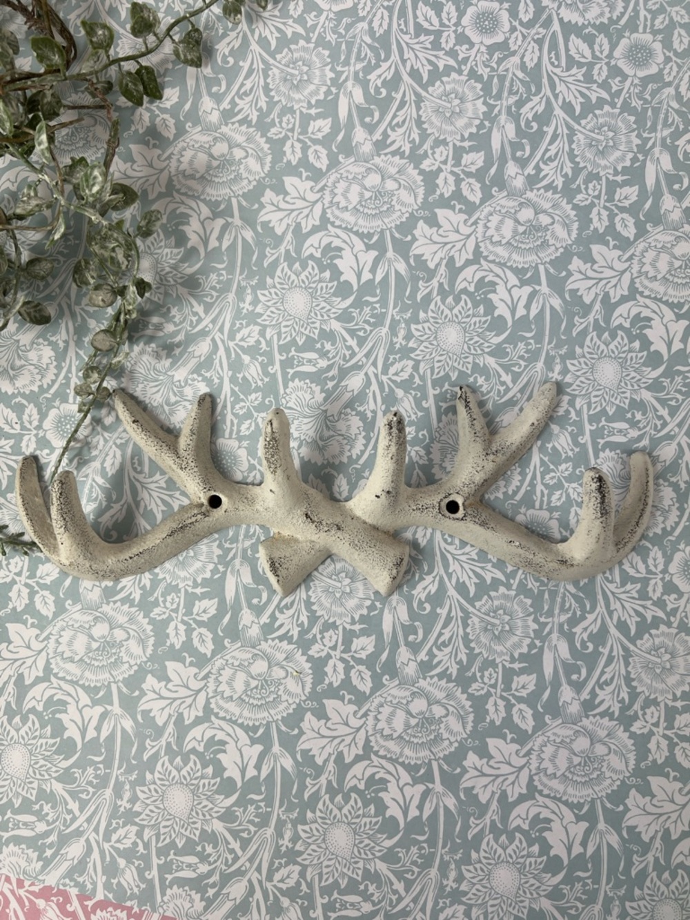 Rustic White Antler Wall Hook Rack Decorative Home Wall Decor Totes Towels Bags